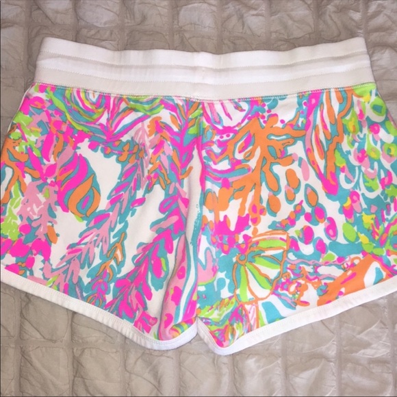 Lilly Pulitzer Chrissy Scuba to Cuba Short, NWOT - Picture 3 of 3